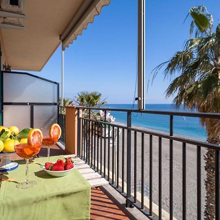 Loft Balcone Sul Mare Apartment Letojanni Exterior foto