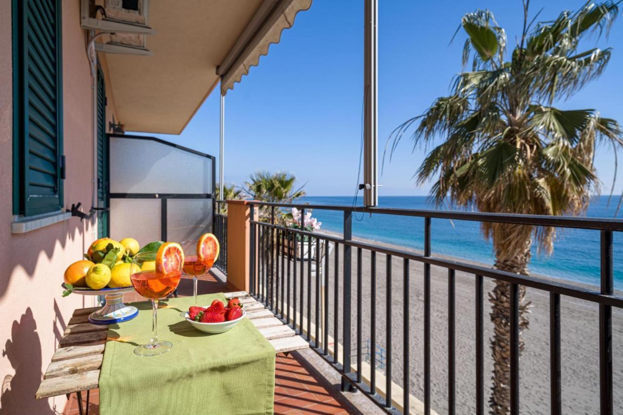Loft Balcone Sul Mare Apartment Letojanni Exterior foto