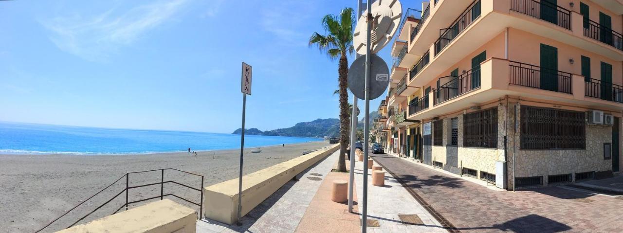 Loft Balcone Sul Mare Apartment Letojanni Exterior foto