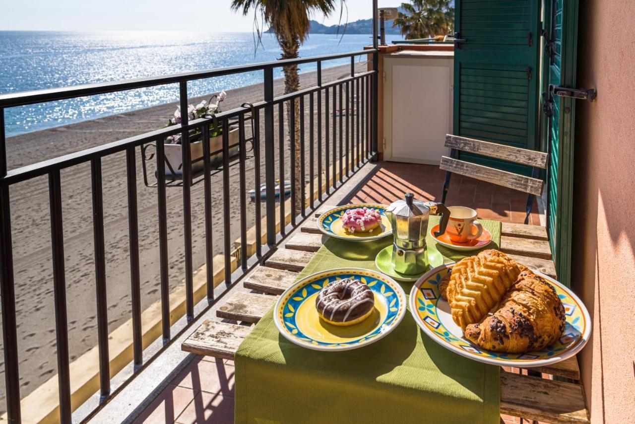 Loft Balcone Sul Mare Apartment Letojanni Exterior foto
